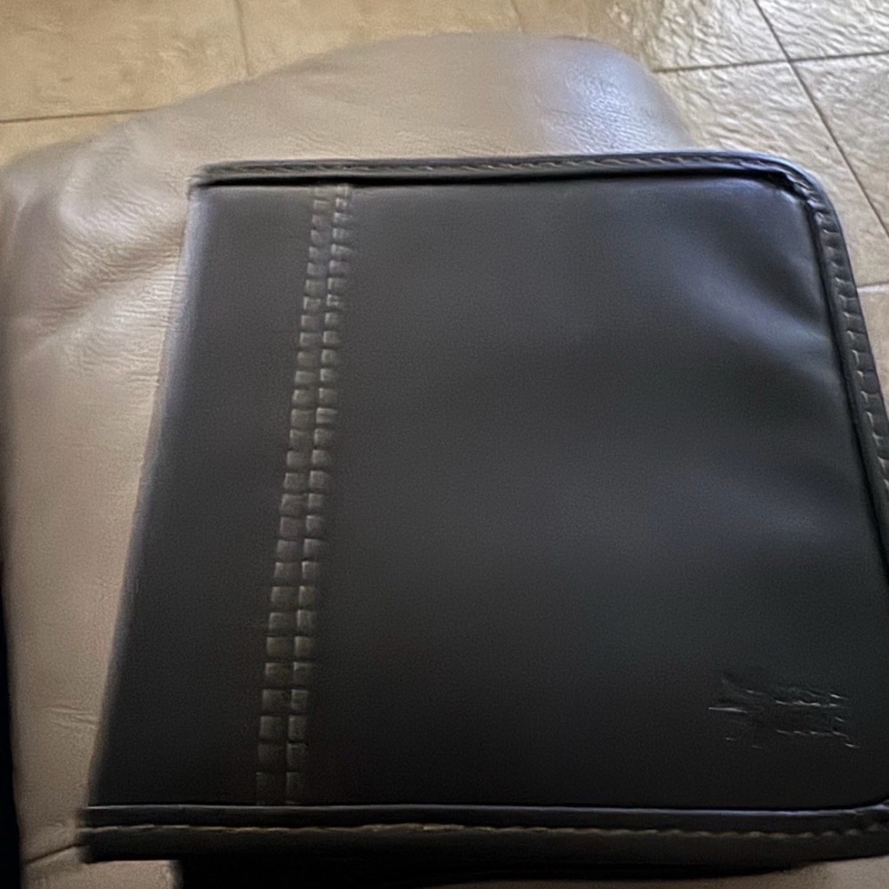 Leather Case Logic CD/DVD Case W/32 Slots & 24 TV Series Included as Bonus
